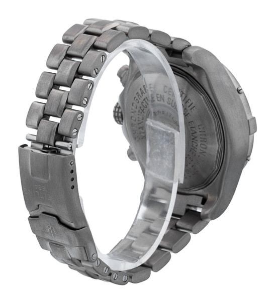 Breitling Chrono Avenger E13360